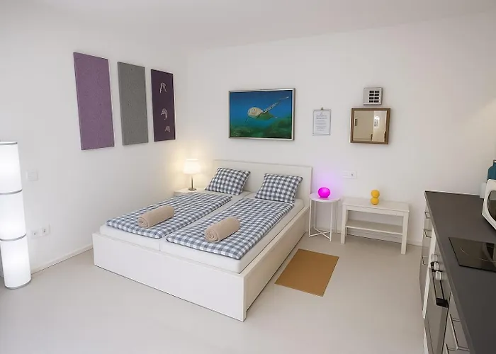 Fantastico Apartments Ruhige Top-Lage, Balkon Oder Terrasse, Gratis Parkplatz & Klimaanlage, Ideal Fuer Paare Und Alleinreisende
