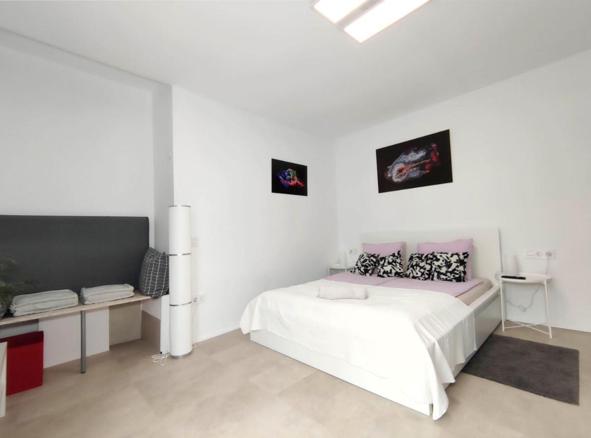 Appartement Fantastico Ruhige Top-lage, Balkon Oder Terrasse, Gratis Parkplatz & Klimaanlage, Ideal Fuer Paare Und Alleinreisende