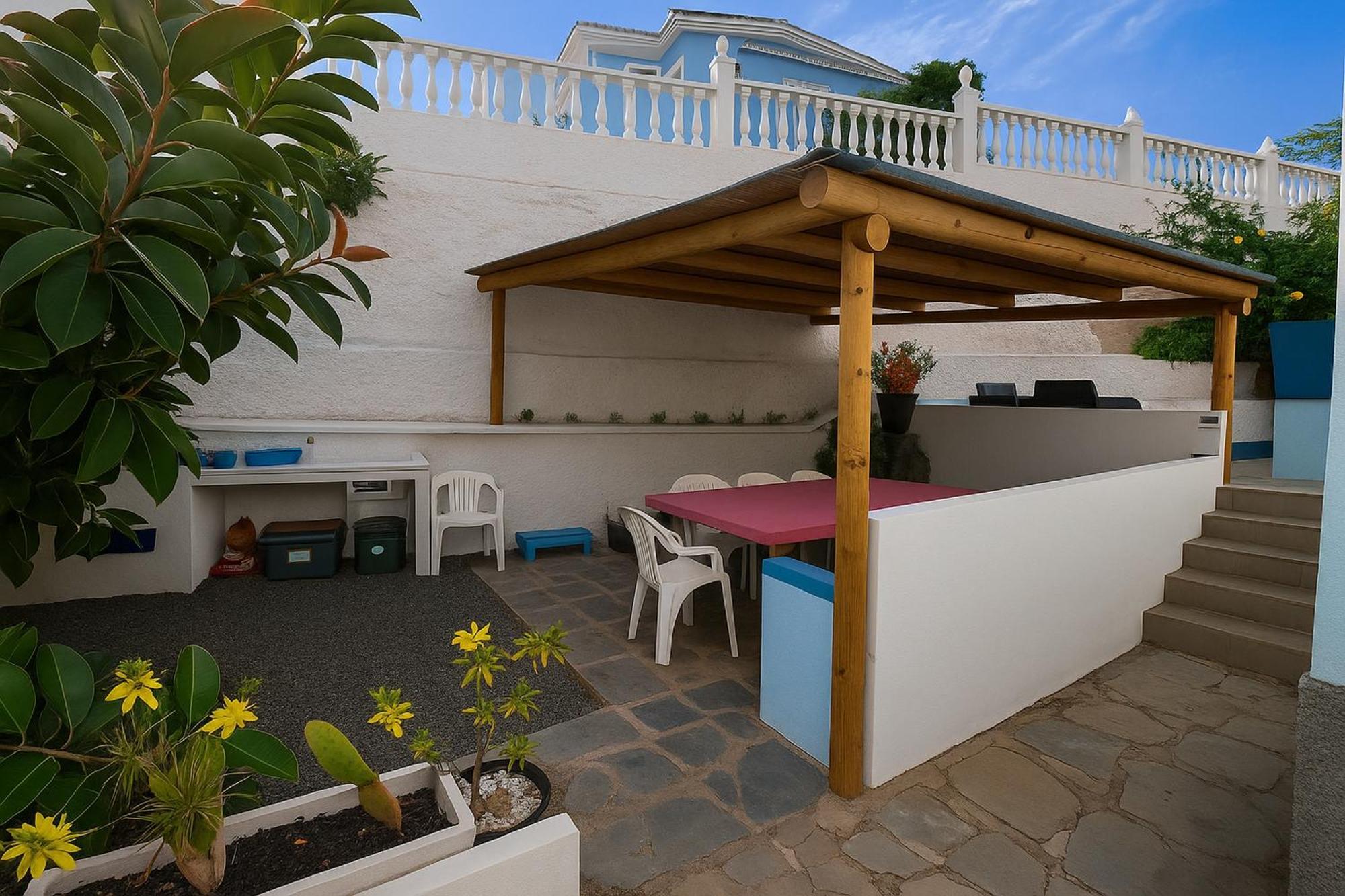 Fantastico Ruhige Top-lage, Balkon Oder Terrasse, Gratis Parkplatz & Klimaanlage, Ideal Fuer Paare Und Alleinreisende *